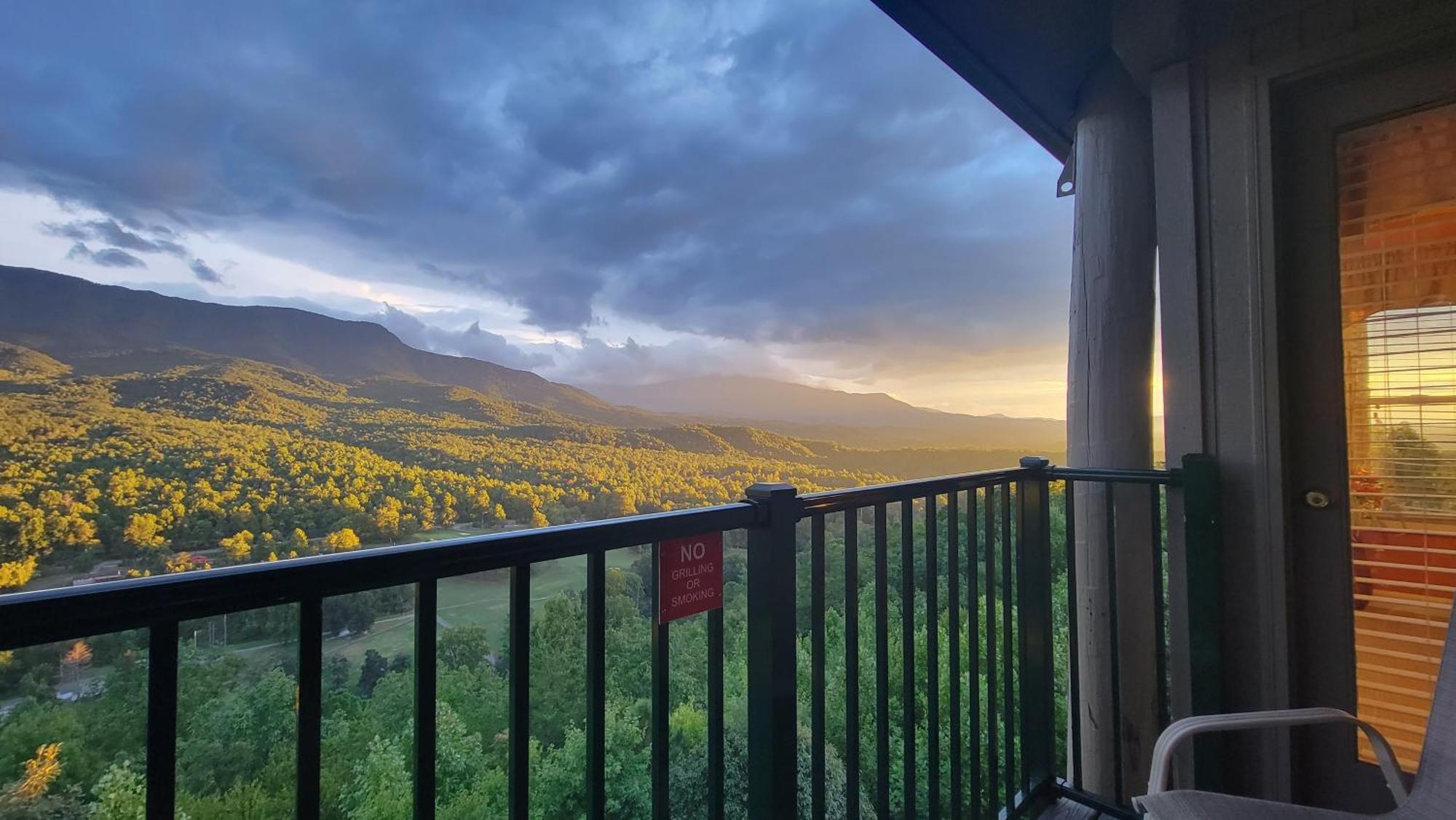 Apartament Stairway To Heaven, Breathtaking Mtn Views Indoor Pool & Hot Tub Gatlinburg Zewnętrze zdjęcie